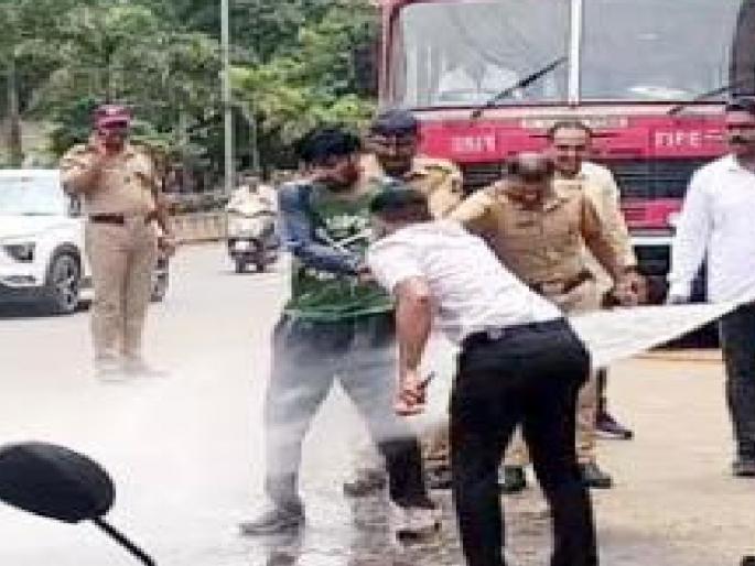 80 people threatened to self immolate in Satara on Republic Day | प्रजासत्ताकदिनी साताऱ्यात ८० जणांचा आत्मदहनाचा इशारा, पोलिस सतर्क 80 people threatened to self immolate in Satara on Republic Day | प्रजासत्ताकदिनी साताऱ्यात ८० जणांचा आत्मदहनाचा इशारा, पोलिस सतर्क