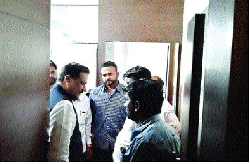 Dayanand Ranganamajama Rangala political arena! Do-it-yourself | प्रीतिसंगमावर रंगला दिवसभर राजकीय आखाडा ! घडतंय-बिघडतंय