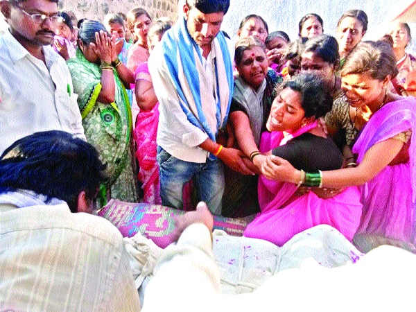 School time is wrong and the accused gets stuck! The dead body of the late child was laid in a well-lit meh-karna ... Aan the Spot Report | शाळेची वेळ चुकली अन् आरोपी अडकला! माय-लेकरानं रात्री उशिरा बालिकेचा मृतदेह विहिरीत टाकला...आॅन दि स्पॉट रिपोर्ट School time is wrong and the accused gets stuck! The dead body of the late child was laid in a well-lit meh-karna ... Aan the Spot Report | शाळेची वेळ चुकली अन् आरोपी अडकला! माय-लेकरानं रात्री उशिरा बालिकेचा मृतदेह विहिरीत टाकला...आॅन दि स्पॉट रिपोर्ट