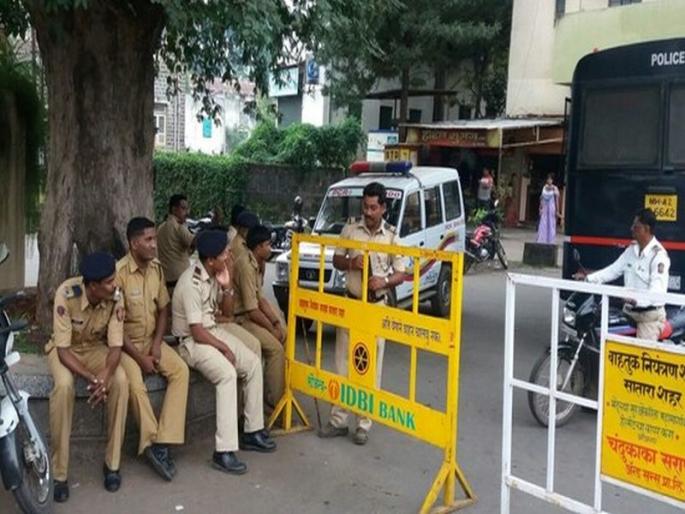 Satara: Police refuse to make 22 people self reliant, crossing Republican day without movement | सातारा : पोलिसांनी २२ जणांना आत्मदहनापासून केले परावृत्त, यंदाचा प्रजासत्ताकदिन आंदोलनाविना पार Satara: Police refuse to make 22 people self reliant, crossing Republican day without movement | सातारा : पोलिसांनी २२ जणांना आत्मदहनापासून केले परावृत्त, यंदाचा प्रजासत्ताकदिन आंदोलनाविना पार