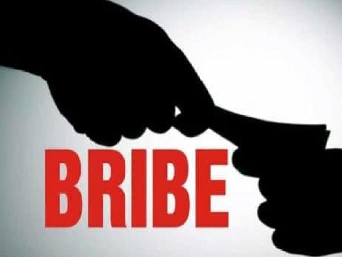Bribery department arrests three excise officials for demanding Rs 3 lakh for beer shop licenses in satara | बियर शॉपीच्या परवान्यासाठी लाचेची मागणी, उत्पादन शुल्कचे तीन अधिकारी ‘लाचलुचपत’च्या जाळ्यात Bribery department arrests three excise officials for demanding Rs 3 lakh for beer shop licenses in satara | बियर शॉपीच्या परवान्यासाठी लाचेची मागणी, उत्पादन शुल्कचे तीन अधिकारी ‘लाचलुचपत’च्या जाळ्यात