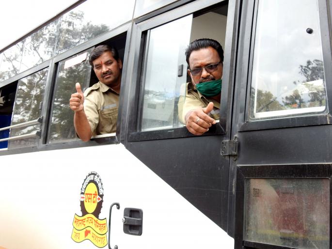 2 drivers, 22 passengers, 4600 km distance! ..- A story of two bus drivers, who drove the bus from Satara to West Bengal, even in cyclone.. | 2 चालक, 22 प्रवासी, 4600 किमी अंतर!... 'लाल परी'च्या विक्रमी प्रवासाची वादळी गोष्ट 2 drivers, 22 passengers, 4600 km distance! ..- A story of two bus drivers, who drove the bus from Satara to West Bengal, even in cyclone.. | 2 चालक, 22 प्रवासी, 4600 किमी अंतर!... 'लाल परी'च्या विक्रमी प्रवासाची वादळी गोष्ट