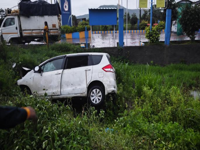 Woman killed, five injured in car accident Satara | Satara: कार अपघातात महिला ठार, पाच जण जखमी; गुरु पौर्णिमेनिमित्त देवदर्शन करुन परतताना घडली दुर्दैवी घटना Woman killed, five injured in car accident Satara | Satara: कार अपघातात महिला ठार, पाच जण जखमी; गुरु पौर्णिमेनिमित्त देवदर्शन करुन परतताना घडली दुर्दैवी घटना