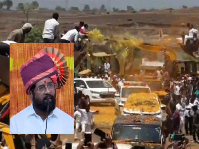 Chief Minister Eknath Shinde warm reception in Satara; 50 JCB shower of flowers from a bucket | पन्नासच्यावर जेसीबींद्वारे पुष्पवृष्टी, क्रेनने घातला पुष्पहार; मुख्यमंत्री एकनाथ शिंदेंचे साताऱ्यात जंगी स्वागत Chief Minister Eknath Shinde warm reception in Satara; 50 JCB shower of flowers from a bucket | पन्नासच्यावर जेसीबींद्वारे पुष्पवृष्टी, क्रेनने घातला पुष्पहार; मुख्यमंत्री एकनाथ शिंदेंचे साताऱ्यात जंगी स्वागत