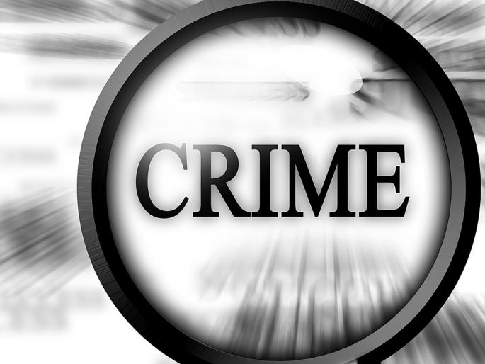 Three young men armed with a pawai nose | पोवई नाक्यावर तीन तरुणांचा सशस्त्र धिंगाणा