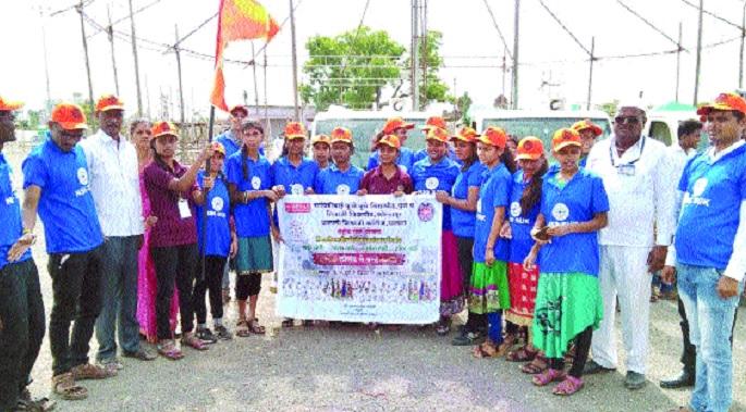 Mauli's Palkhi route will be green! | माउलींचा पालखी मार्ग होणार हरित ! २० हजार झाडे लावणार : प्लास्टिक मुक्तीसाठी वारकऱ्यांना पत्रावळी Mauli's Palkhi route will be green! | माउलींचा पालखी मार्ग होणार हरित ! २० हजार झाडे लावणार : प्लास्टिक मुक्तीसाठी वारकऱ्यांना पत्रावळी