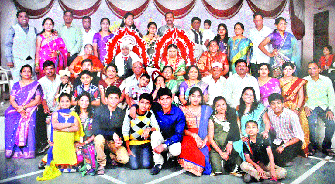 41 families have a lot of fun! | ४१ माणसांचं कुटुंब रमलं एका छतात!