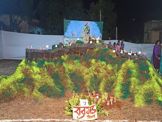 Castle competition on the occasion of Diwali in Ambwade Budruk villages of Parli valley | सातारा: गडकिल्ल्यांच्या गावाने जागविला शिवरायांचा इतिहास, अंबवडे बुद्रुकमध्ये तरुणांनी साकारले उभेहूब किल्ले Castle competition on the occasion of Diwali in Ambwade Budruk villages of Parli valley | सातारा: गडकिल्ल्यांच्या गावाने जागविला शिवरायांचा इतिहास, अंबवडे बुद्रुकमध्ये तरुणांनी साकारले उभेहूब किल्ले