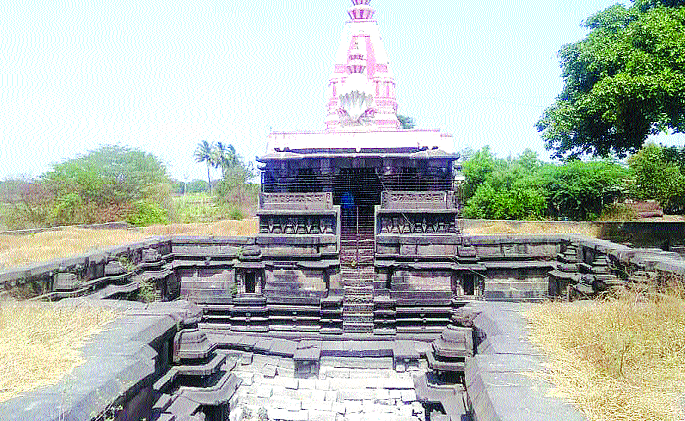 Khajuraho's artwork in 'Satara-Khatav' | ‘सातारा-खटाव’मध्ये ‘खजुराहो’ची कलाकृती Khajuraho's artwork in 'Satara-Khatav' | ‘सातारा-खटाव’मध्ये ‘खजुराहो’ची कलाकृती