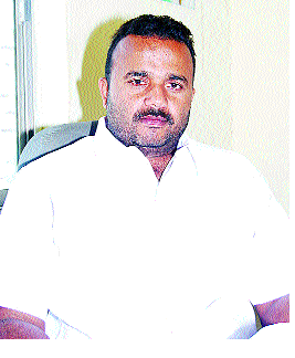 Only 70 thousand rupees brought by the Guardian minister | पालकमंत्र्यांनी आणले केवळ ७० हजार रुपये Only 70 thousand rupees brought by the Guardian minister | पालकमंत्र्यांनी आणले केवळ ७० हजार रुपये