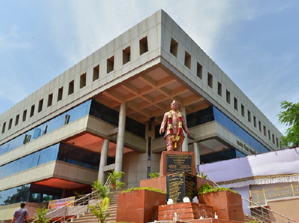 Satara District Central Bank Election | पळपुटे कधीच कोणाचे नसतात...जरा जपूनच Satara District Central Bank Election | पळपुटे कधीच कोणाचे नसतात...जरा जपूनच