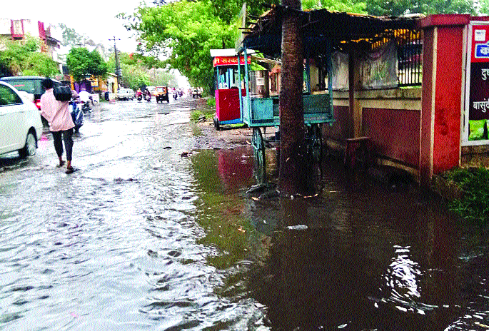 Thunderstorms with hail | गारपिटीसह वादळाचा तडाखा Thunderstorms with hail | गारपिटीसह वादळाचा तडाखा