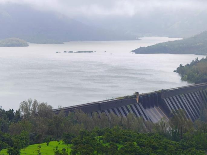 100 TMC water storage in Koyna Dam Water discharge started | Satara: कोयना धरणात १०० टीएमसी पाणीसाठा; पायथा वीजगृहातून पाणी सोडले, कण्हेर, उरमोडीतूनही विसर्ग  100 TMC water storage in Koyna Dam Water discharge started | Satara: कोयना धरणात १०० टीएमसी पाणीसाठा; पायथा वीजगृहातून पाणी सोडले, कण्हेर, उरमोडीतूनही विसर्ग