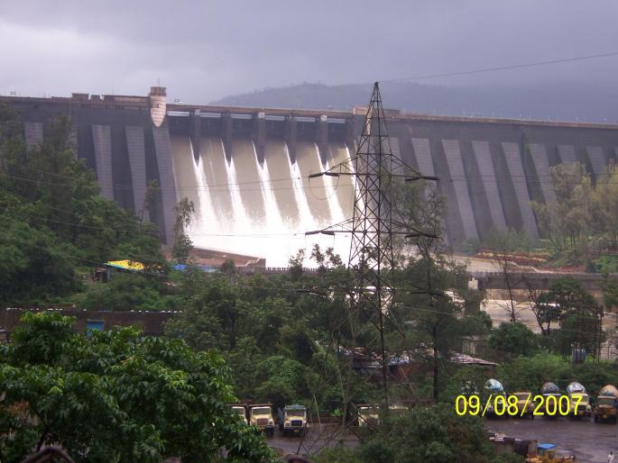 90 TMC water storage in dams in Satara district | सातारा जिल्ह्यातील धरणांमध्ये ९० टीएमसी पाणीसाठा 90 TMC water storage in dams in Satara district | सातारा जिल्ह्यातील धरणांमध्ये ९० टीएमसी पाणीसाठा