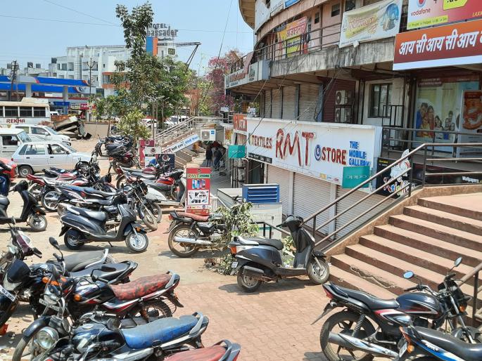 Shops, markets and malls in the district will remain closed except for essential services | CoronaVirus Satara Updates : जिल्ह्यात अत्यावश्यक सेवा वगळता दुकाने, बाजारपेठ, मॉल्स राहणार बंद Shops, markets and malls in the district will remain closed except for essential services | CoronaVirus Satara Updates : जिल्ह्यात अत्यावश्यक सेवा वगळता दुकाने, बाजारपेठ, मॉल्स राहणार बंद