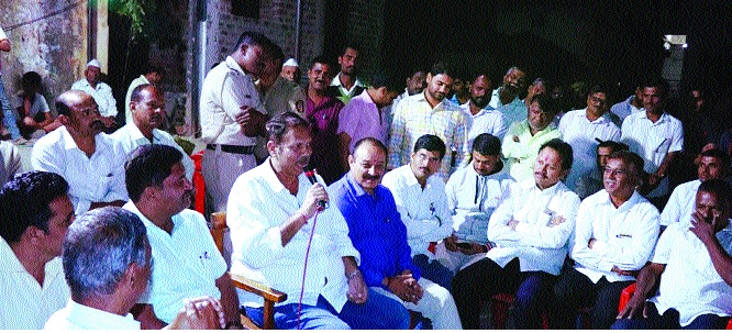 Kathya and Kurhadi-Udayanaraje Bhosale in every house; Meld at the Solidarity | सर्वांच्याच घरात काठ्या अन् कुऱ्हाडी -उदयनराजे भोसले; एकसळ येथे मेळावा Kathya and Kurhadi-Udayanaraje Bhosale in every house; Meld at the Solidarity | सर्वांच्याच घरात काठ्या अन् कुऱ्हाडी -उदयनराजे भोसले; एकसळ येथे मेळावा