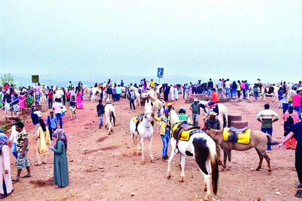 Diwali tourists in Mahabaleshwar | पर्यटकांची महाबळेश्वरात दिवाळी Diwali tourists in Mahabaleshwar | पर्यटकांची महाबळेश्वरात दिवाळी