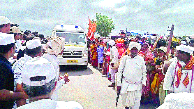 Human beings have experienced the limbo of Chandoba ... | चांदोबाचा लिंबने अनुभवले माणुसकीचे रिंगण... Human beings have experienced the limbo of Chandoba ... | चांदोबाचा लिंबने अनुभवले माणुसकीचे रिंगण...