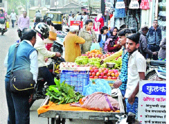 Do anything .. We will sit here! Satara municipality administration hattal | काहीही करा.. आम्ही इथंच बसणार ! सातारा पालिका प्रशासन हतबल