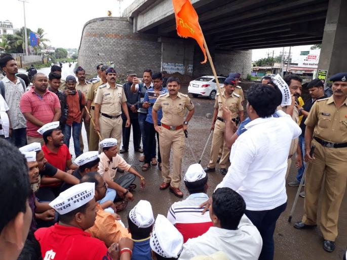 Satara closed the shutdown on Satara, on Wednesday | साताऱ्यात महामार्ग रोखला, बुधवारी सातारा बंदची हाक Satara closed the shutdown on Satara, on Wednesday | साताऱ्यात महामार्ग रोखला, बुधवारी सातारा बंदची हाक