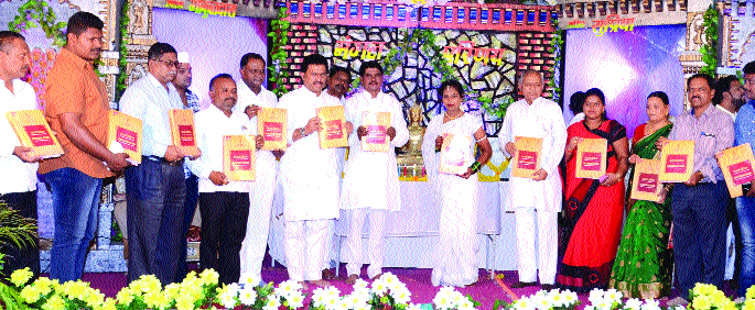 Warihadi came | वर्हाडी आले.. समतेचे विचार घेऊन गेले Warihadi came | वर्हाडी आले.. समतेचे विचार घेऊन गेले