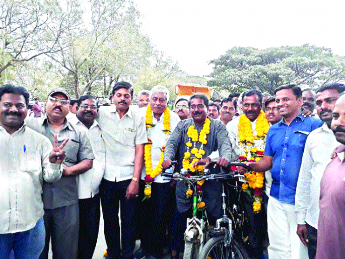 The journey from 1400 kms to the buses in the 13 days | ंसायकलवरून तेरा दिवसांत १४०० किलोमीटरचा प्रवास The journey from 1400 kms to the buses in the 13 days | ंसायकलवरून तेरा दिवसांत १४०० किलोमीटरचा प्रवास