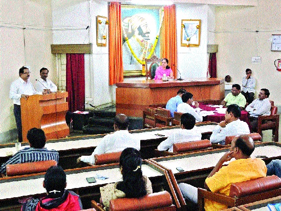 Tuesday and pearl pond for immersion! Unanimity in special meeting: rethink petition for filing of municipality | विसर्जनासाठी मंगळवार अन् मोती तळे ! विशेष सभेत एकमत : नगरपालिका दाखल करणार पुनर्विचार याचिका Tuesday and pearl pond for immersion! Unanimity in special meeting: rethink petition for filing of municipality | विसर्जनासाठी मंगळवार अन् मोती तळे ! विशेष सभेत एकमत : नगरपालिका दाखल करणार पुनर्विचार याचिका