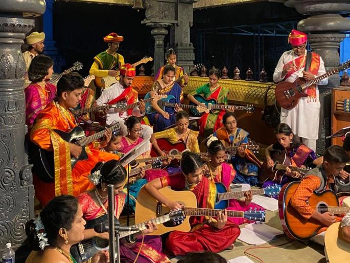 Music service of western instruments and traditional songs | नवरात्रोत्सवाच्या निमित्ताने साताऱ्यात पाश्चिमात्य वाद्य अन् पारंपरिक गाण्यांची संगीत सेवा Music service of western instruments and traditional songs | नवरात्रोत्सवाच्या निमित्ताने साताऱ्यात पाश्चिमात्य वाद्य अन् पारंपरिक गाण्यांची संगीत सेवा
