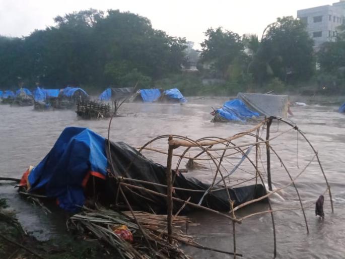 big hole at pande in wai taluka on the left canal of dhome | धोमच्या डाव्या कालव्याला वाई तालुक्यातील पांडे येथे भगदाड big hole at pande in wai taluka on the left canal of dhome | धोमच्या डाव्या कालव्याला वाई तालुक्यातील पांडे येथे भगदाड