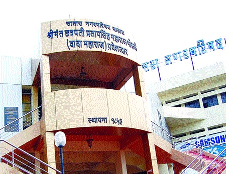 For the captaincy of Cool Captain, the googly has been played: Many people dream of becoming the president of the seasoned city, | कूल कॅप्टनच्या विकेटसाठी संघातून गुगली-खेळ मांडियेला : अनेकांना पडू लागली हंगामी नगराध्यक्षपदाची स्वप्ने, For the captaincy of Cool Captain, the googly has been played: Many people dream of becoming the president of the seasoned city, | कूल कॅप्टनच्या विकेटसाठी संघातून गुगली-खेळ मांडियेला : अनेकांना पडू लागली हंगामी नगराध्यक्षपदाची स्वप्ने,