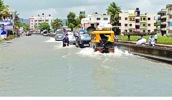 Water to water; Anyone on the go? | पाणीच पाणी चोहीकडे; गेला रस्ता कुणीकडे? Water to water; Anyone on the go? | पाणीच पाणी चोहीकडे; गेला रस्ता कुणीकडे?