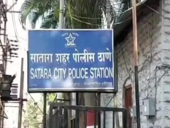 Crime against eight people in a crowded birthday party in satara | गर्दी जमवून वाढदिवस साजरा करणे पडलं महागात, आठ जणांविरोधात गुन्हा Crime against eight people in a crowded birthday party in satara | गर्दी जमवून वाढदिवस साजरा करणे पडलं महागात, आठ जणांविरोधात गुन्हा