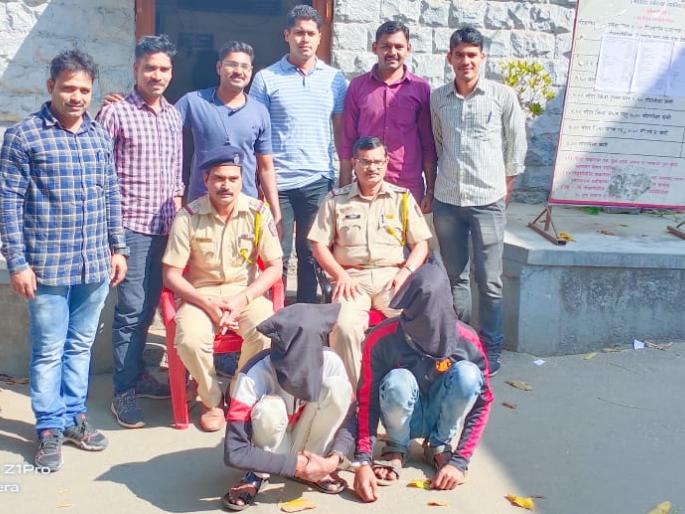 Three robbers arrested for robbing tempo driver: Robbery confiscated | टेम्पो चालकाला लुटणाऱ्या तिघांना अटक : चोरीचा ऐवज जप्त Three robbers arrested for robbing tempo driver: Robbery confiscated | टेम्पो चालकाला लुटणाऱ्या तिघांना अटक : चोरीचा ऐवज जप्त