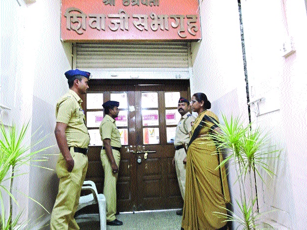 Suhas Rajeshirke, Supervisors celebrate Satyagraha's Deputy Chief Minister | सातारा पालिकेच्या उपनगराध्यक्षपदी सुहास राजेशिर्के, समर्थकांनी साजरा केला आनंदोत्सव Suhas Rajeshirke, Supervisors celebrate Satyagraha's Deputy Chief Minister | सातारा पालिकेच्या उपनगराध्यक्षपदी सुहास राजेशिर्के, समर्थकांनी साजरा केला आनंदोत्सव