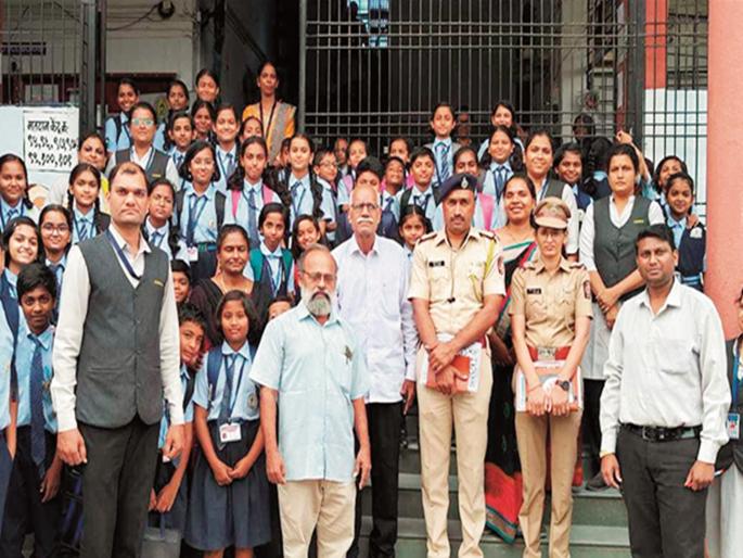 For the safety of the students, schools within Thane limits have been given to police officers, enforcers | विद्यार्थ्यांची सुरक्षा: ठाण्याच्या हद्दीतील शाळा पोलिस अधिकारी, अंमलदारांना दिल्या दत्तक For the safety of the students, schools within Thane limits have been given to police officers, enforcers | विद्यार्थ्यांची सुरक्षा: ठाण्याच्या हद्दीतील शाळा पोलिस अधिकारी, अंमलदारांना दिल्या दत्तक
