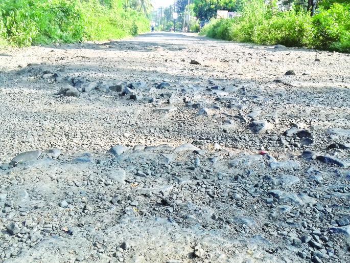 The CPR campus shakes the grief, the crowd of relatives | शाहूपुरीत नागरिकांच्या गाड्यांसह बेडूक उड्या सुरूच, डबक्यांच्या हंगामाला सुरुवात The CPR campus shakes the grief, the crowd of relatives | शाहूपुरीत नागरिकांच्या गाड्यांसह बेडूक उड्या सुरूच, डबक्यांच्या हंगामाला सुरुवात