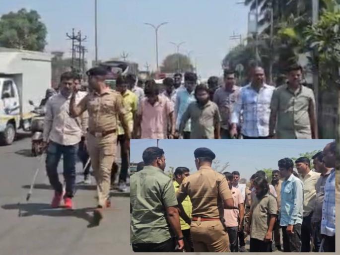 The terror of the Koyata gang has been broken! The police have arrested those who attacked the garage owner in Satara. | कोयता गँगची दहशत मोडली! साताऱ्यात गॅरेज मालकावर हल्ला करणाऱ्यांची पोलिसांनी काढली 'भरचौकात धिंड' The terror of the Koyata gang has been broken! The police have arrested those who attacked the garage owner in Satara. | कोयता गँगची दहशत मोडली! साताऱ्यात गॅरेज मालकावर हल्ला करणाऱ्यांची पोलिसांनी काढली 'भरचौकात धिंड'