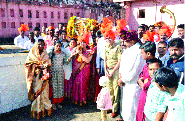 Historical Pratapgad falls on Avatar to Shiva | ऐतिहासिक प्रतापगडावर अवतरला शिवकाल Historical Pratapgad falls on Avatar to Shiva | ऐतिहासिक प्रतापगडावर अवतरला शिवकाल