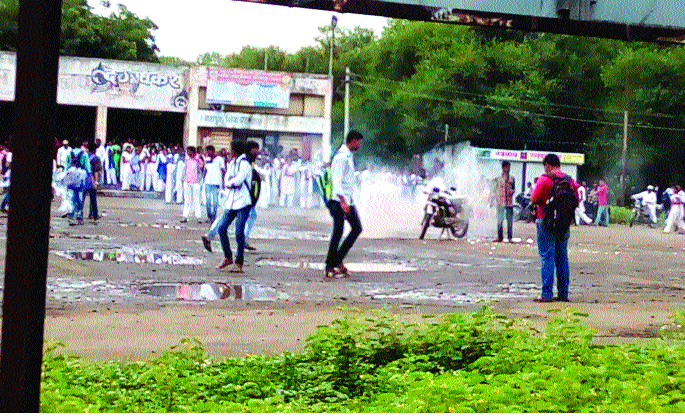 Birthday rioting at Rahimatpur bus station | रहिमतपूर बसस्थानकात वाढदिवसाची हुल्लडबाजी