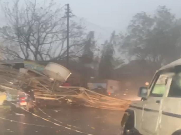 Rain with thunder for the second consecutive day in Satara district, Tower collapses at Yavateshwar Ghat | साताऱ्यात पुन्हा वळीव बरसला; यवतेश्वर घाटात टॉवर कोसळला Rain with thunder for the second consecutive day in Satara district, Tower collapses at Yavateshwar Ghat | साताऱ्यात पुन्हा वळीव बरसला; यवतेश्वर घाटात टॉवर कोसळला