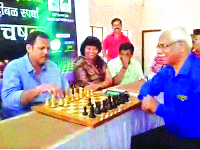 Udayanrajen's 'Czech Mate' playing slip | तिरकी चाल खेळत उदयनराजेंचा ‘चेक मेट’ Udayanrajen's 'Czech Mate' playing slip | तिरकी चाल खेळत उदयनराजेंचा ‘चेक मेट’