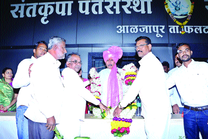 MP, become prime minister; But do not wait | खासदार, पंतप्रधान व्हा; पण वाटोळं करू नका MP, become prime minister; But do not wait | खासदार, पंतप्रधान व्हा; पण वाटोळं करू नका