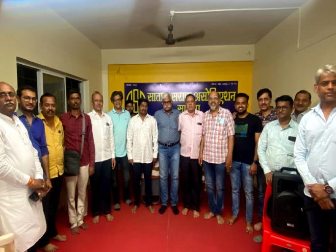 Satara Saraf Association unanimously decided to keep the price of 22 carat jewelery uniform across all shops | साताऱ्यात पेढी कुठलीही २२ कॅरेटचा दर मात्र एकच, सराफ असोसिएशनचा निर्णय Satara Saraf Association unanimously decided to keep the price of 22 carat jewelery uniform across all shops | साताऱ्यात पेढी कुठलीही २२ कॅरेटचा दर मात्र एकच, सराफ असोसिएशनचा निर्णय