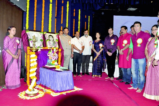 No speech, no guidance! Teacher day; 106 glorious teachers in the state | ना भाषण, ना मार्गदर्शन! शिक्षक दिन; राज्यातील १०६ आदर्श शिक्षकांचा साताऱ्यात गौरव No speech, no guidance! Teacher day; 106 glorious teachers in the state | ना भाषण, ना मार्गदर्शन! शिक्षक दिन; राज्यातील १०६ आदर्श शिक्षकांचा साताऱ्यात गौरव