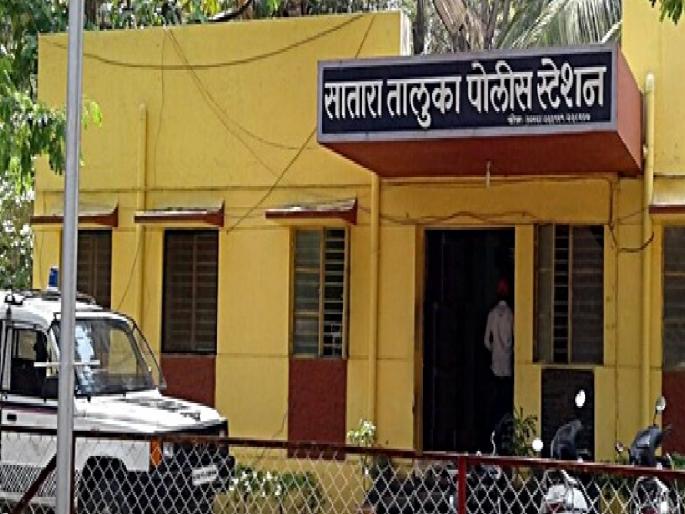 One beaten up with a stick due to an old feud in Satara | Satara: जुन्या भांडणातून एकास टिकावाच्या दांडक्याने मारहाण, दोघांवर गुन्हा दाखल One beaten up with a stick due to an old feud in Satara | Satara: जुन्या भांडणातून एकास टिकावाच्या दांडक्याने मारहाण, दोघांवर गुन्हा दाखल