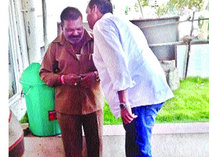 You say Do not tell anyone! Visit to Udayanaraja: Discussion with the Chief Officer | तुला सांगतो; कुणाला सांगू नको ! उदयनराजेंची पालिकेत भेट : मुख्याधिकाऱ्यांशी कमराबंद चर्चा