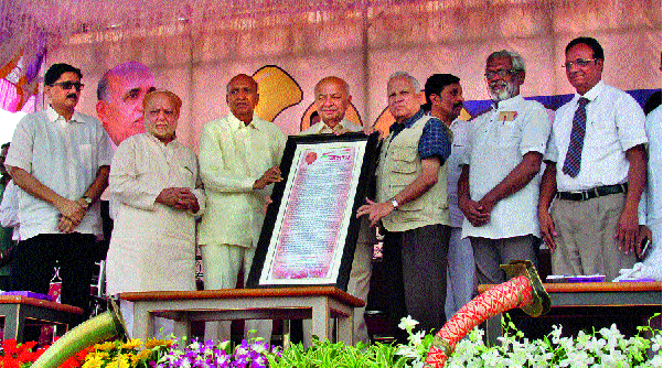 The betrayal of the people of the central, state government | केंद्र, राज्यातील मतलबी सरकारकडून जनतेची फसवणूक