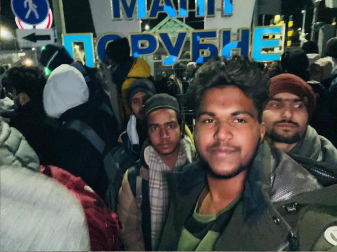 Ukraine shields Indian students! Saad Sheikh of Karad said that we .. | युक्रेनने भारतीय विद्यार्थ्यांची केली ढाल! कऱ्हाडचा साद शेख म्हणाला तर आम्ही.. Ukraine shields Indian students! Saad Sheikh of Karad said that we .. | युक्रेनने भारतीय विद्यार्थ्यांची केली ढाल! कऱ्हाडचा साद शेख म्हणाला तर आम्ही..