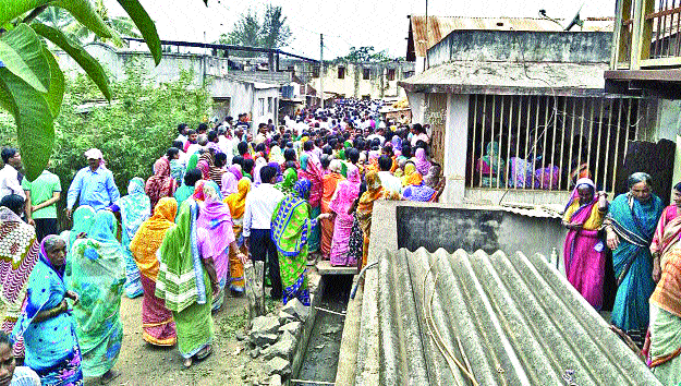 Cut in the hostel; Bought! | होस्टेलमध्ये कट; विकत घेतला कोयता! Cut in the hostel; Bought! | होस्टेलमध्ये कट; विकत घेतला कोयता!