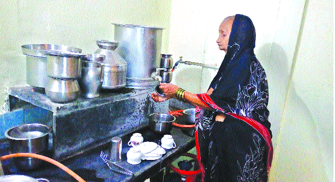 Asian winner Mallacha wife still in exile ..! | आशियाई विजेता मल्लाची पत्नी आजही वनवासात..! Asian winner Mallacha wife still in exile ..! | आशियाई विजेता मल्लाची पत्नी आजही वनवासात..!